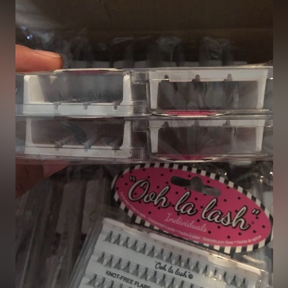 Ooh la lash !!! Individual lash cluster - Picture 2 of 3